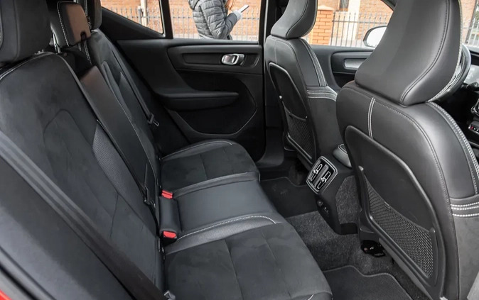 Volvo XC 40 cena 114600 przebieg: 150000, rok produkcji 2018 z Piotrków Trybunalski małe 631